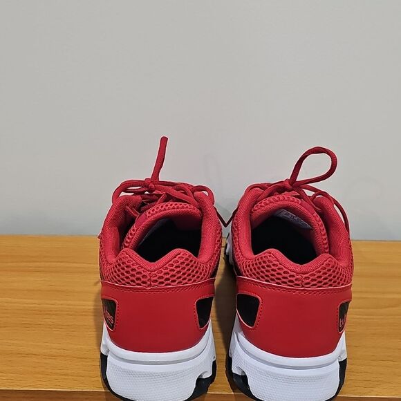 NWOT K Swiss Sneaker Men\'s Size 8.5 main image 5